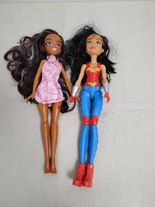 lot 42 image: Lot of 2 Barbie dolls