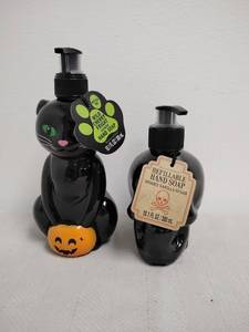 lot 46 image: Maison de Base Refillable Hand Soap 10.1 FL OZ 300mL Lot 2