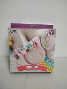 lot 64 image: Leisure Arts Unicorn 25 pc Dreamcatcher Project Craft Kit