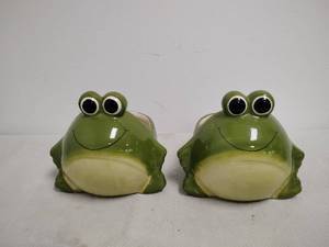 lot 93 image: Frog Planters 2-Pack Green Ceramic with Bulging Eyes Smile