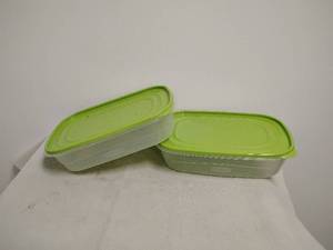 lot 95 image: Rubbermaid Food Storage Containers 1.1 Gallon 4.4L Set of 2 Green Lids