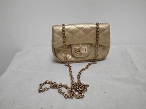 lot 107 image: Quilted Chain Shoulder Bag Gold Tone Convertible Closure
