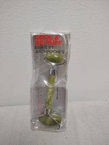 lot 136 image: Revlon Facial Roller Cool & De-Puff