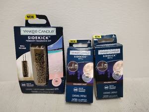 lot 168 image: Yankee Candle Sidekick Pendant Fragrance Kit and Refills Lot