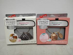 lot 169 image: Yankee Candle Charming Scents Car Fragrance Locket 2-Pack Coconut Beach Pink Sands