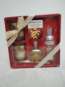 lot 170 image: Holiday Time 4-Piece Diffuser Gift Set Vanilla Cookie