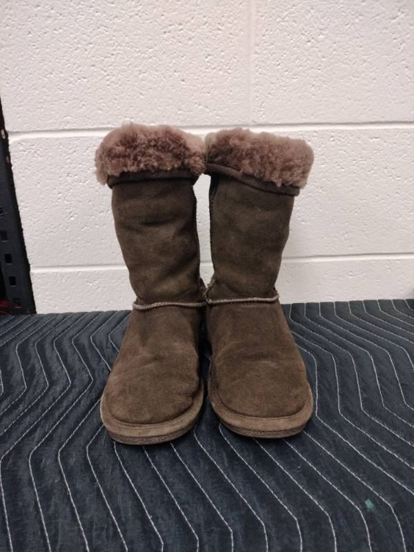 lot 25587 image: Bj�rndal Suede Fur-Lined Winter Boots