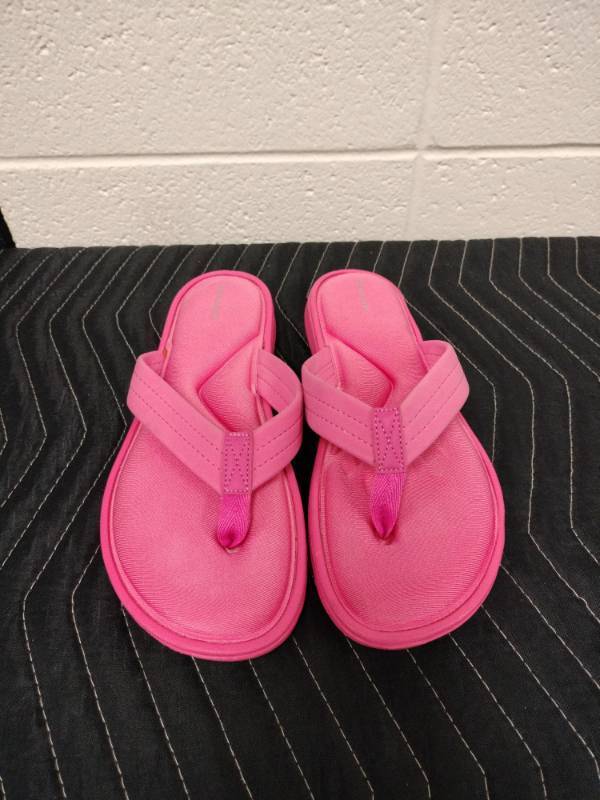 lot 25590 image: Memory Foam Flip Flop Slippers, Size L (9-10)