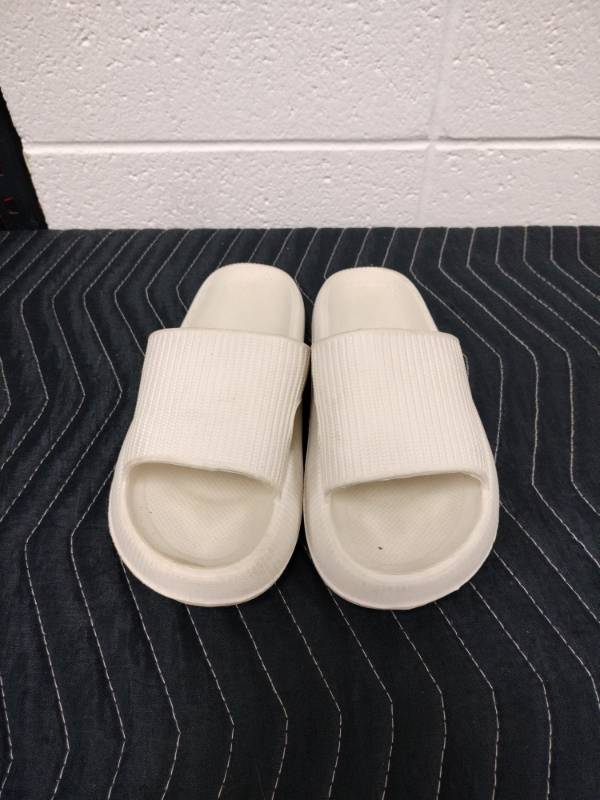 lot 25591 image: Cream Ribbed Slide Sandals w Textured Footbed 38-39