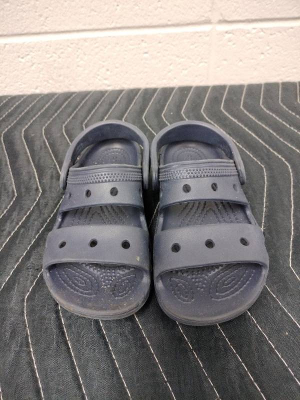 lot 25598 image: Crocs Navy Blue Sandals Size 10y
