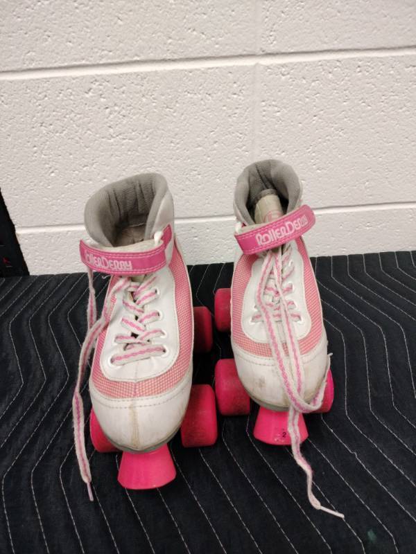 lot 25608 image: Roller Derby Firestar Roller Skates Size 2 Pink