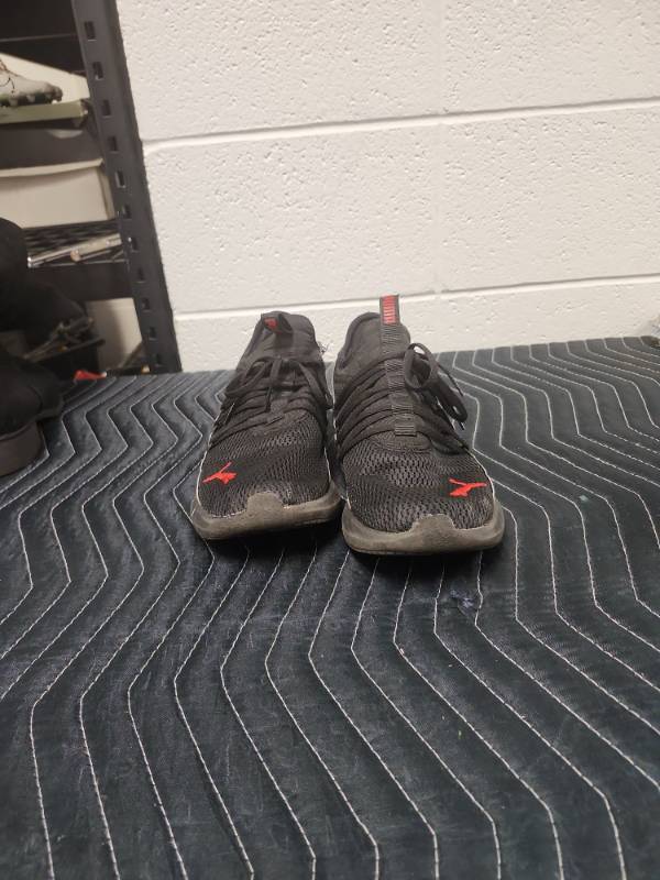 lot 25617 image: Puma Running Shoes Black Red Size 9.5 US