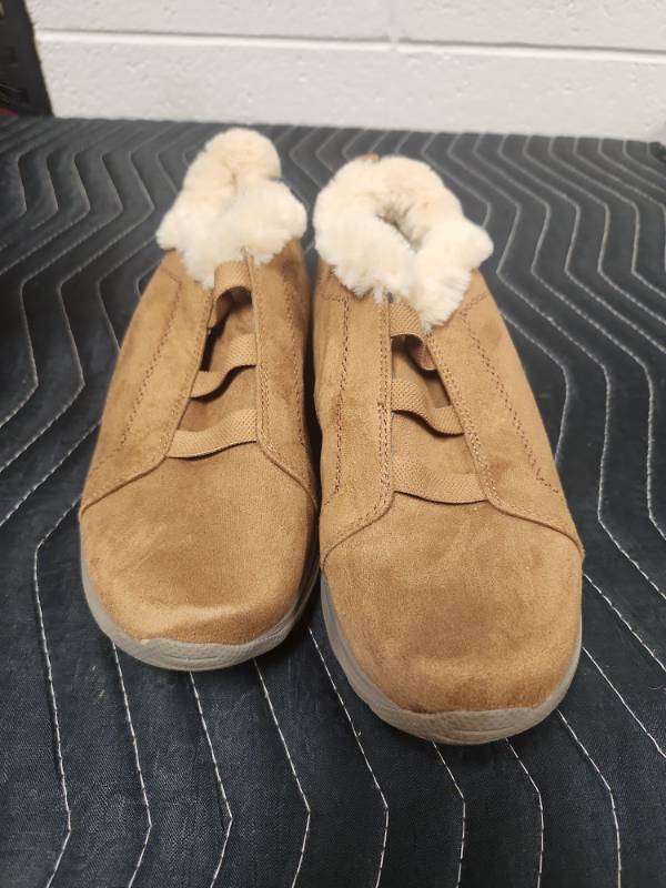 lot 25639 image: Sappy Suede Slip-On Boots w Sherpa Lining Tan