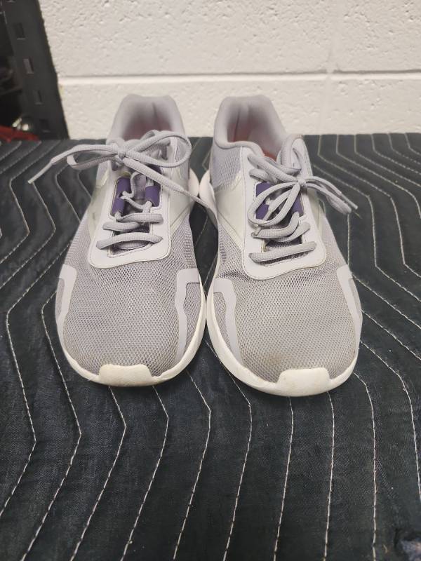 lot 25649 image: Reebok Kids Running Shoes Gray White Size 9.5