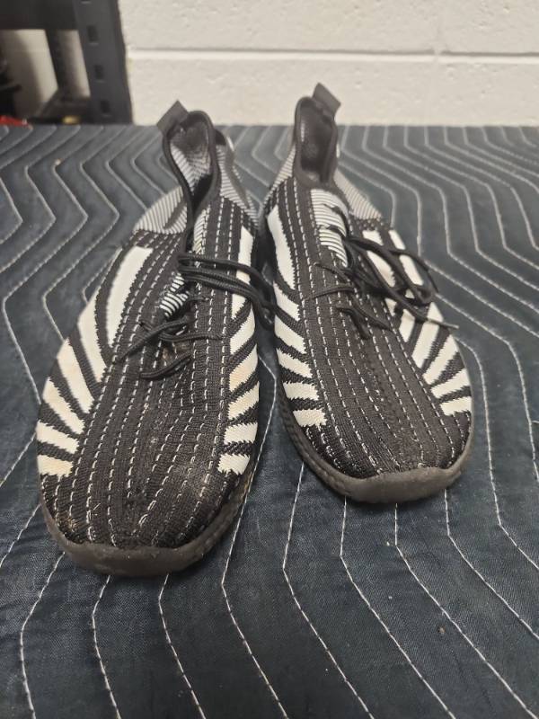 lot 25653 image: Product of New York PP2-SPIKE Ladies Sneakers Size 10