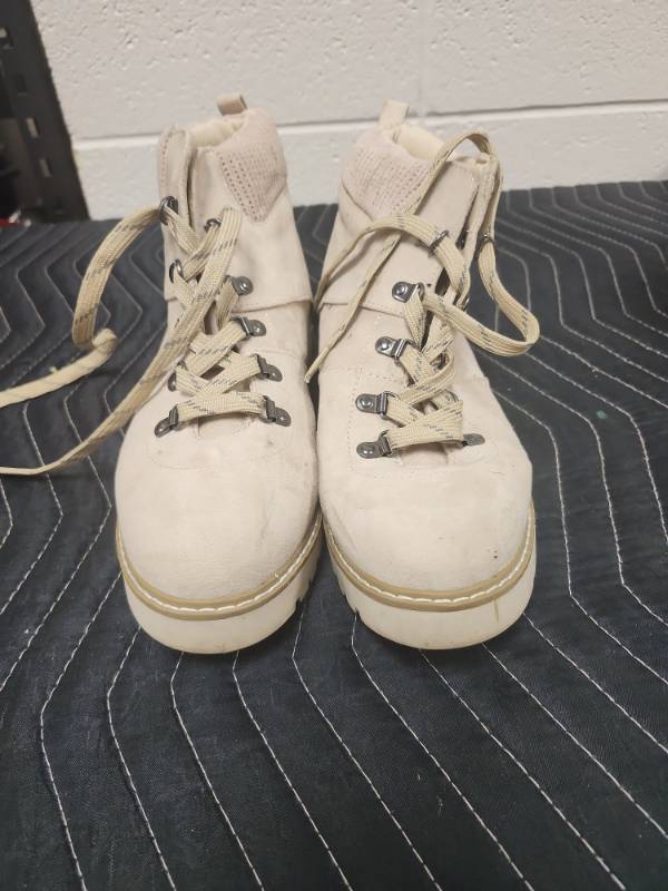 lot 25654 image: Dcliffs White Mountain Lace-Up Hiking Boot Size 7
