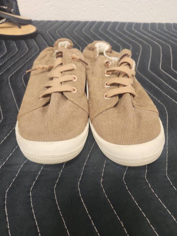 lot 25663 image: Bouncing Bravura Tan Corduroy Canvas Lace-Up Sneakers Size 10
