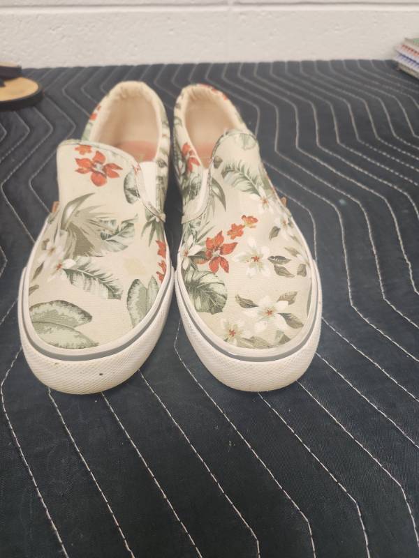 lot 25665 image: Keds Womens Floral Slip-On Sneakers Size 9.5