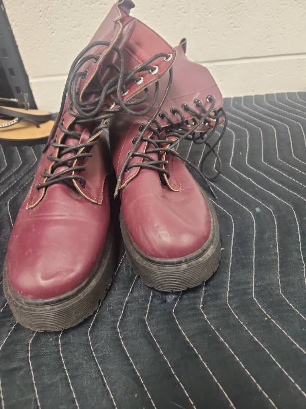 lot 25675 image: Burgundy Lace-Up Combat Boots w Lugged Sole size 10