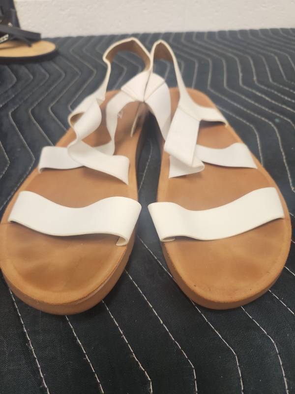 lot 25679 image: Forever Comfort White Strappy Sandals Tan Sole
