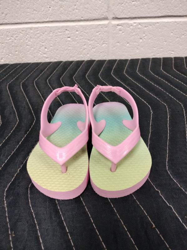 lot 25693 image: Pink Flip Flop Thong Sandals w Heart Cutout - 5y
