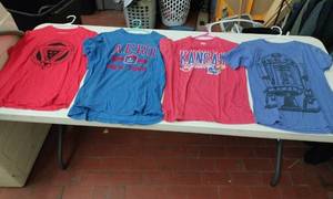 lot 4646 image: Lot of 4 Graphic T-Shirts Aeropostale, Kansas, Star Wars