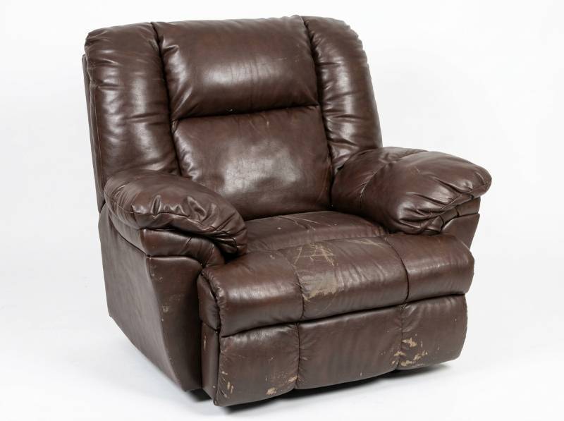 lot 3655 image: Brown Leather Recliner Chair