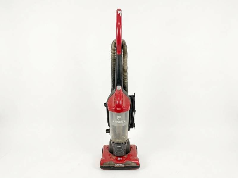 lot 3678 image: Dirt Devil Endura Express Upright Carpet Cleaner
