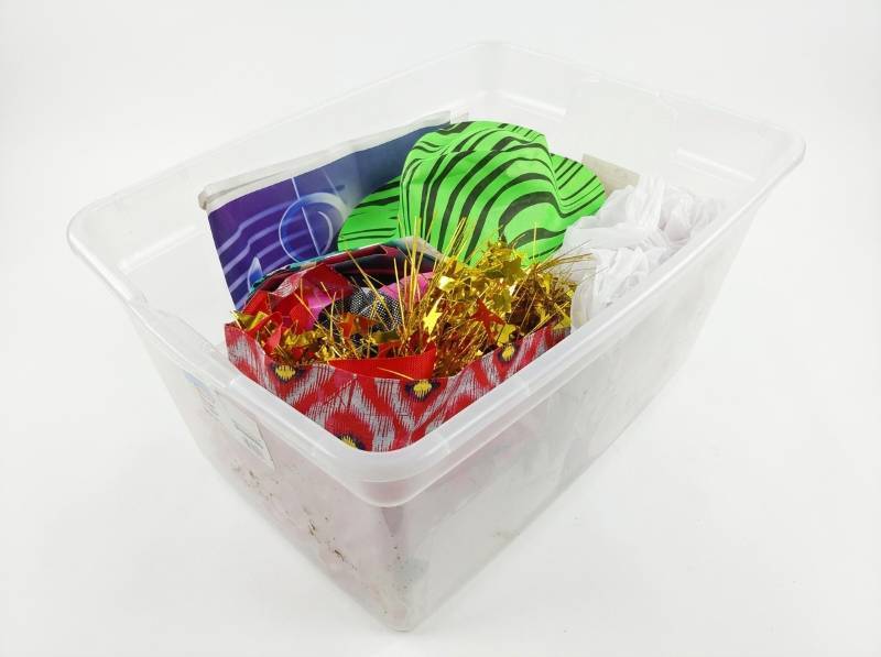 lot 3814 image: Lot of Colorful party Decor and Supplies