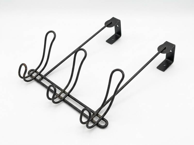 lot 3826 image: Black Metal Wire Over The Door Hooks