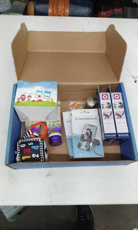 lot 3828 image: Small box of Miscellaneous Items