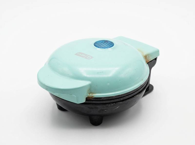lot 3831 image: Dash Mini Waffle Maker 4 Inch Nonstick Aqua