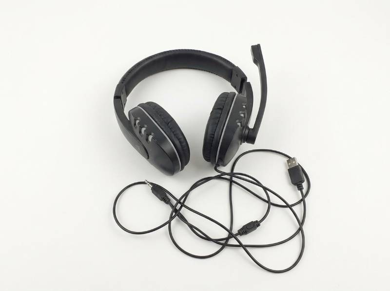 lot 3832 image: GamePro Wired Over-Ear Headphones with Microphone