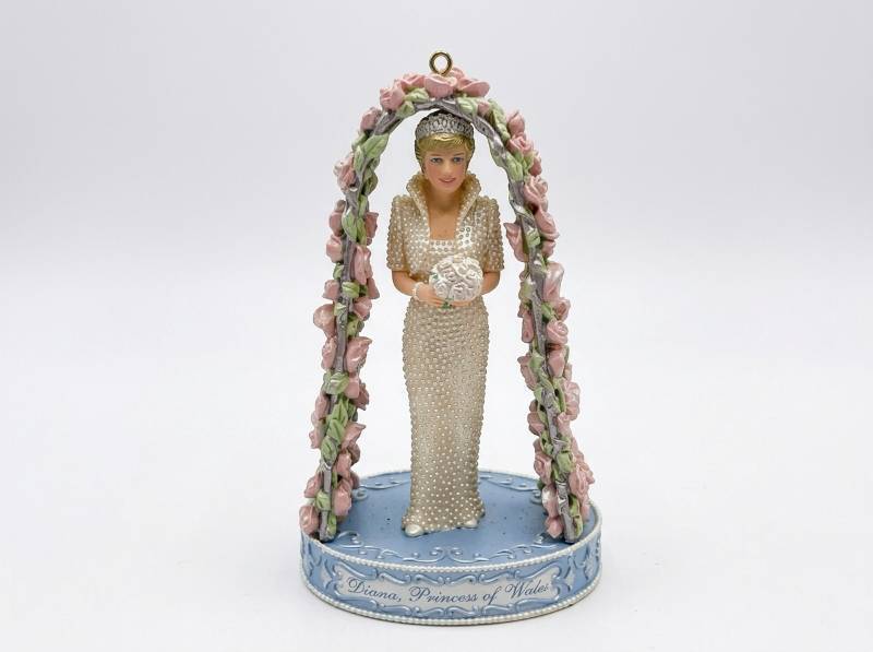 lot 3882 image: Carlton Cards 1998 Diana Princess of Wales Ornament