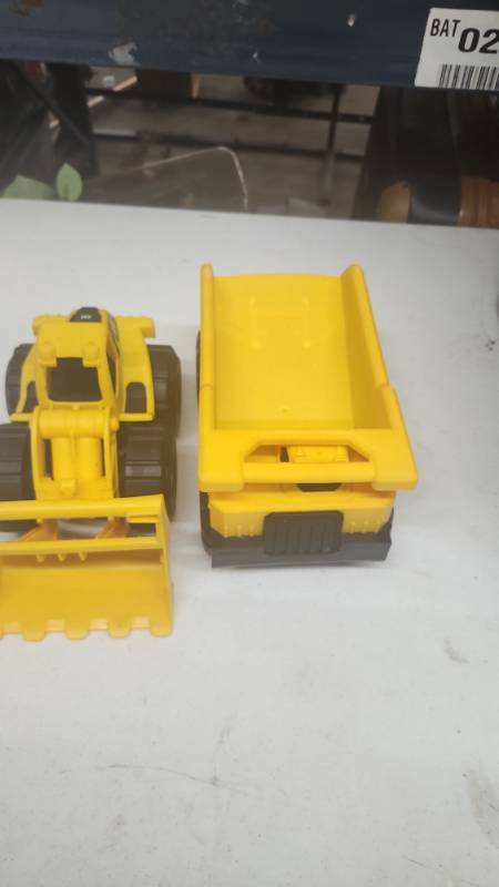 lot 3890 image: Construction Toy Vehicle Set Yellow Dump Truck Loader