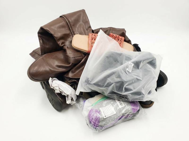 lot 3901 image: Lot of Womens Shoes & Footwear - Assorted Styles