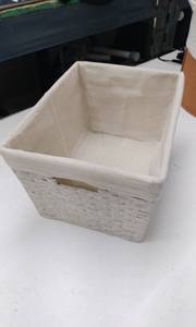 lot 4132 image: Cream Woven Storage Basket w Fabric Liner