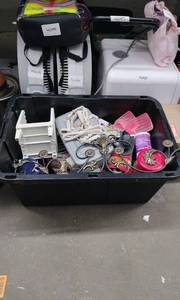 lot 4189 image: Lot of Hair Styling & Beauty Accessories