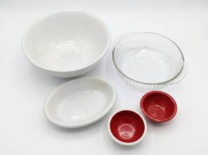 lot 4064 image: Mixing Bowls and Small Serving Dishes Set