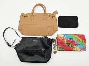 lot 4072 image: Lot of 4 Purses