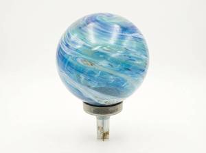 lot 4075 image: Creative Garden Essentials Garden Decor 7.68-inch hand-blown art glass solar orb