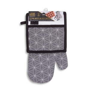 lot 4080 image: Thyme & Table Gray Star Oven Mitt and Potholder Set