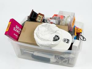 lot 4084 image: tote of Miscellaneous Small Items