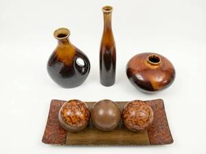 lot 4088 image: Ceramic Decorative Vases & Spheres Display Set