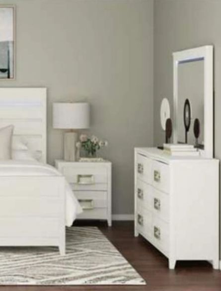 lot 21042 image: 6-Drawer Dresser White with Metal Handles - Retail $450