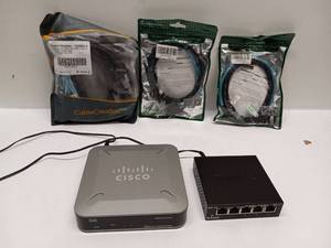 lot 9 image: Cisco SD2005 5-Port 101001000 Switch D-Link DGS-105 CableCreation Cables Lot