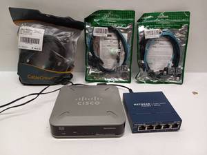 lot 11 image: Cisco SD2008 5-Port Switch, NETGEAR GS105 Gigabit Switch, Cables Lot