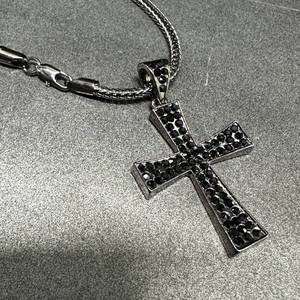 lot 32 image: New Cross Pendant Necklace with Inlaid Black Stone Settings &amp 24 Chain