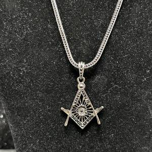 lot 34 image: Masonic Square &amp Compass Symbol Pendant Necklace new with 24 Chain