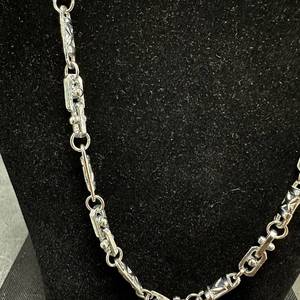 lot 52 image: New - 31 x 8mm Textured Link Chain Necklace with Lobster Clasp